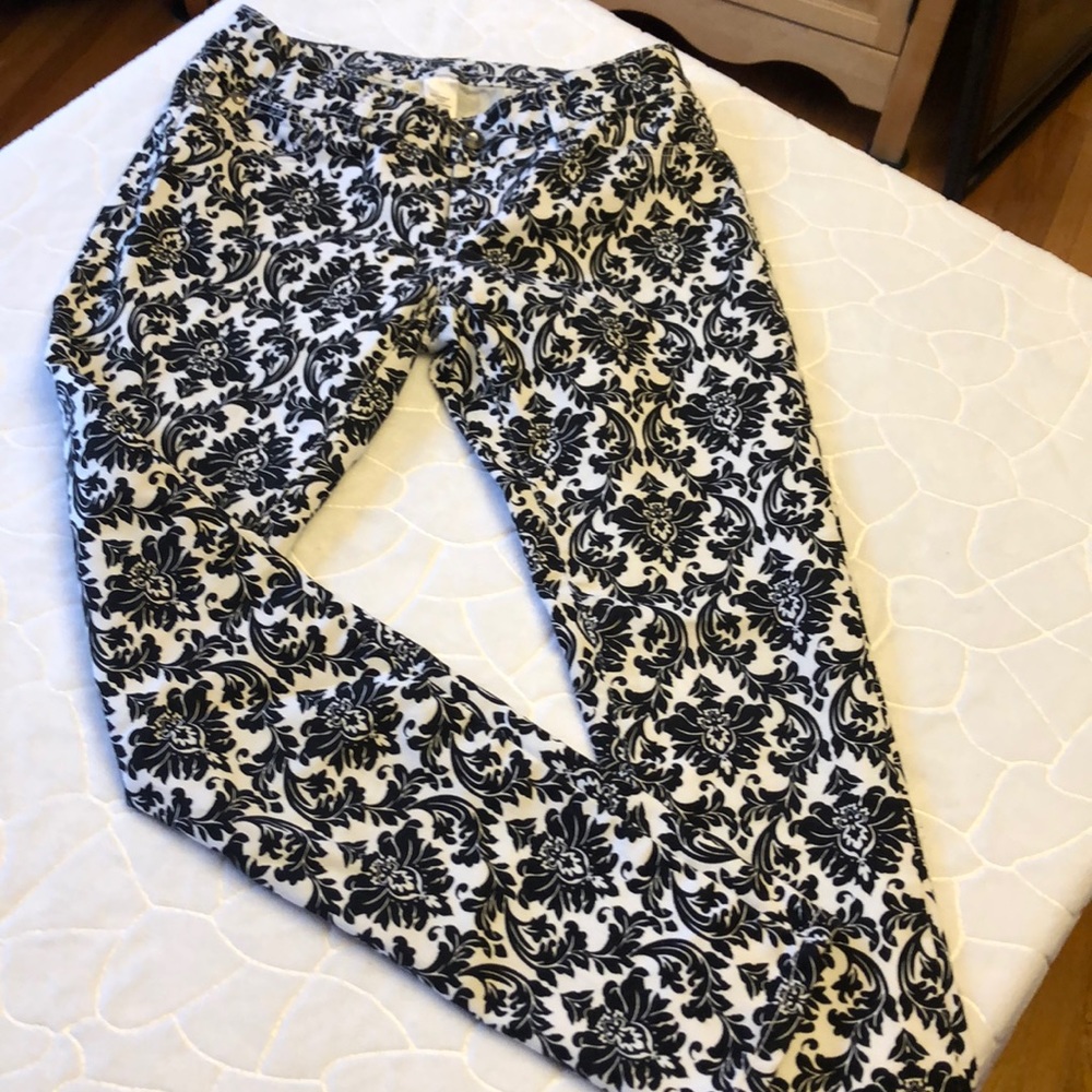 Must have unique black & white stylish pants